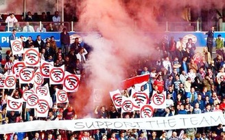 Người hâm mộ PSV phản đối wifi tại sân vận động
